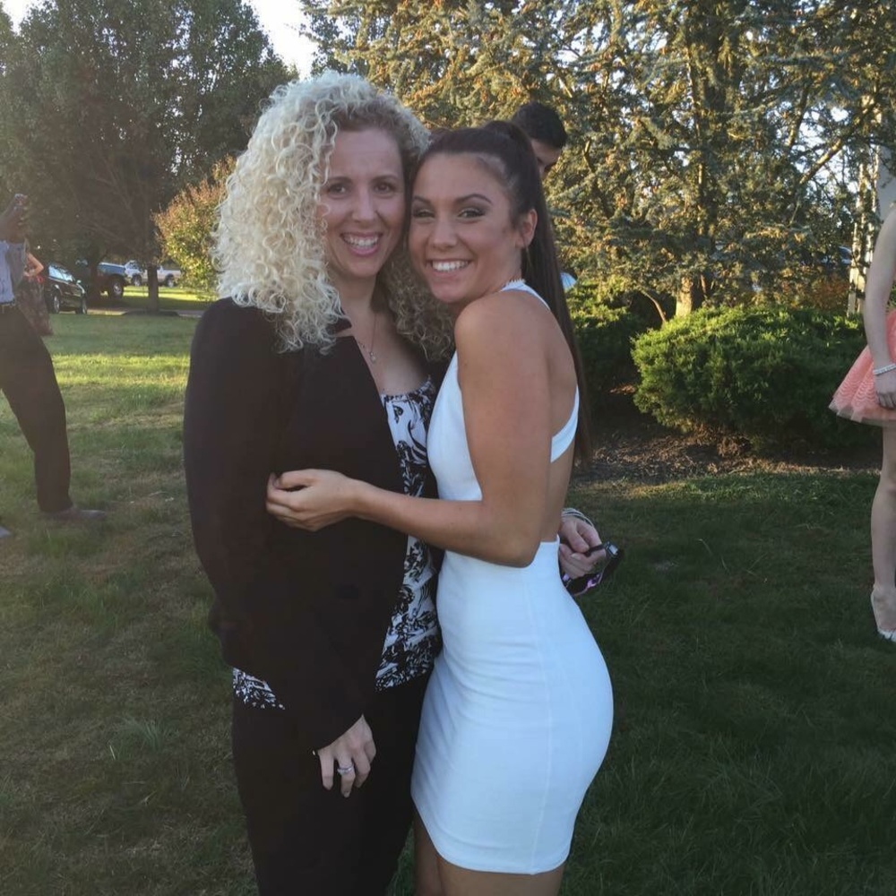 White elegant homecoming dress size 0-2(small)